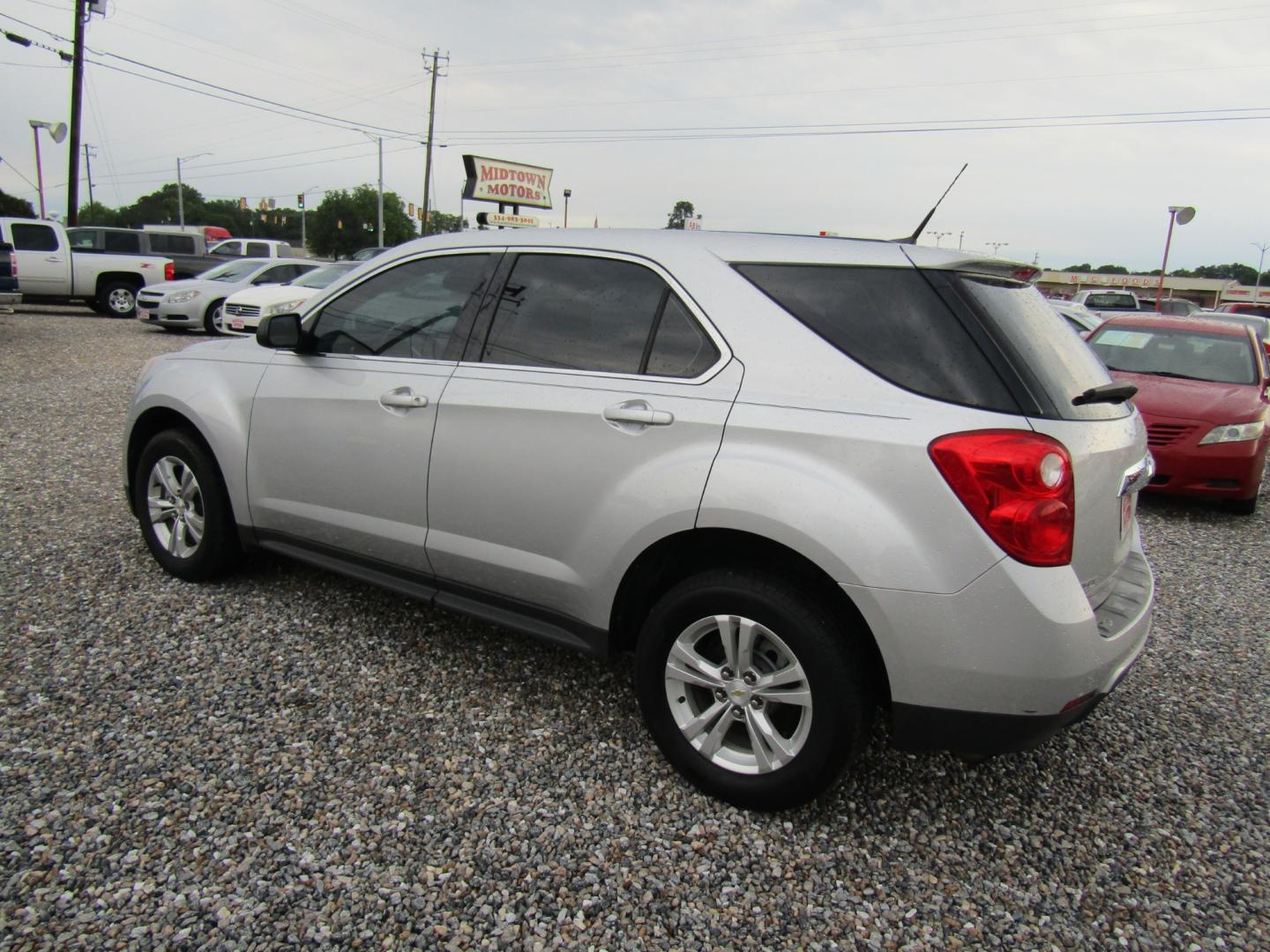 2011 Silver Chevrolet Equinox LS 2WD (2GNALBEC8B1) with an 2.4L L4 DOHC 16V engine, Automatic transmission, located at 15016 S Hwy 231, Midland City, AL, 36350, (334) 983-3001, 31.306210, -85.495277 - Photo#5